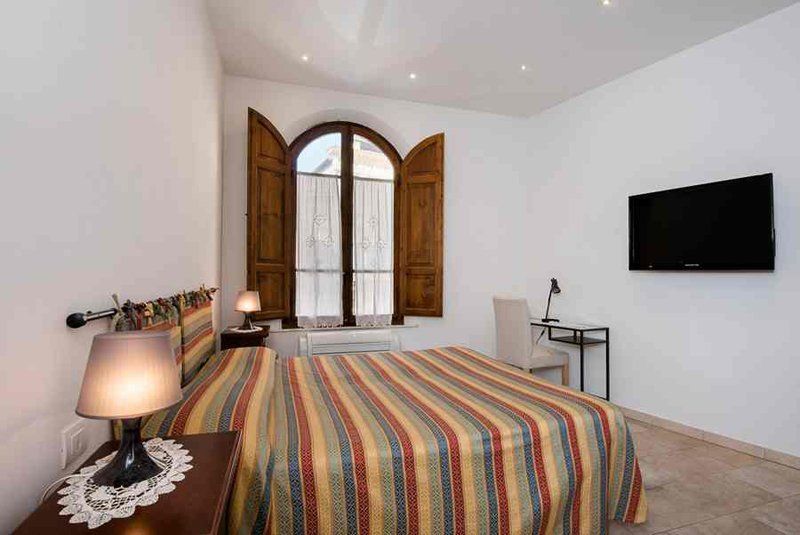 Letto matrimoniale in un appartamento