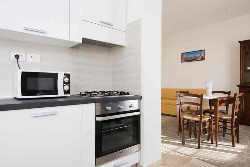 Cucina completa di elettrodomestici