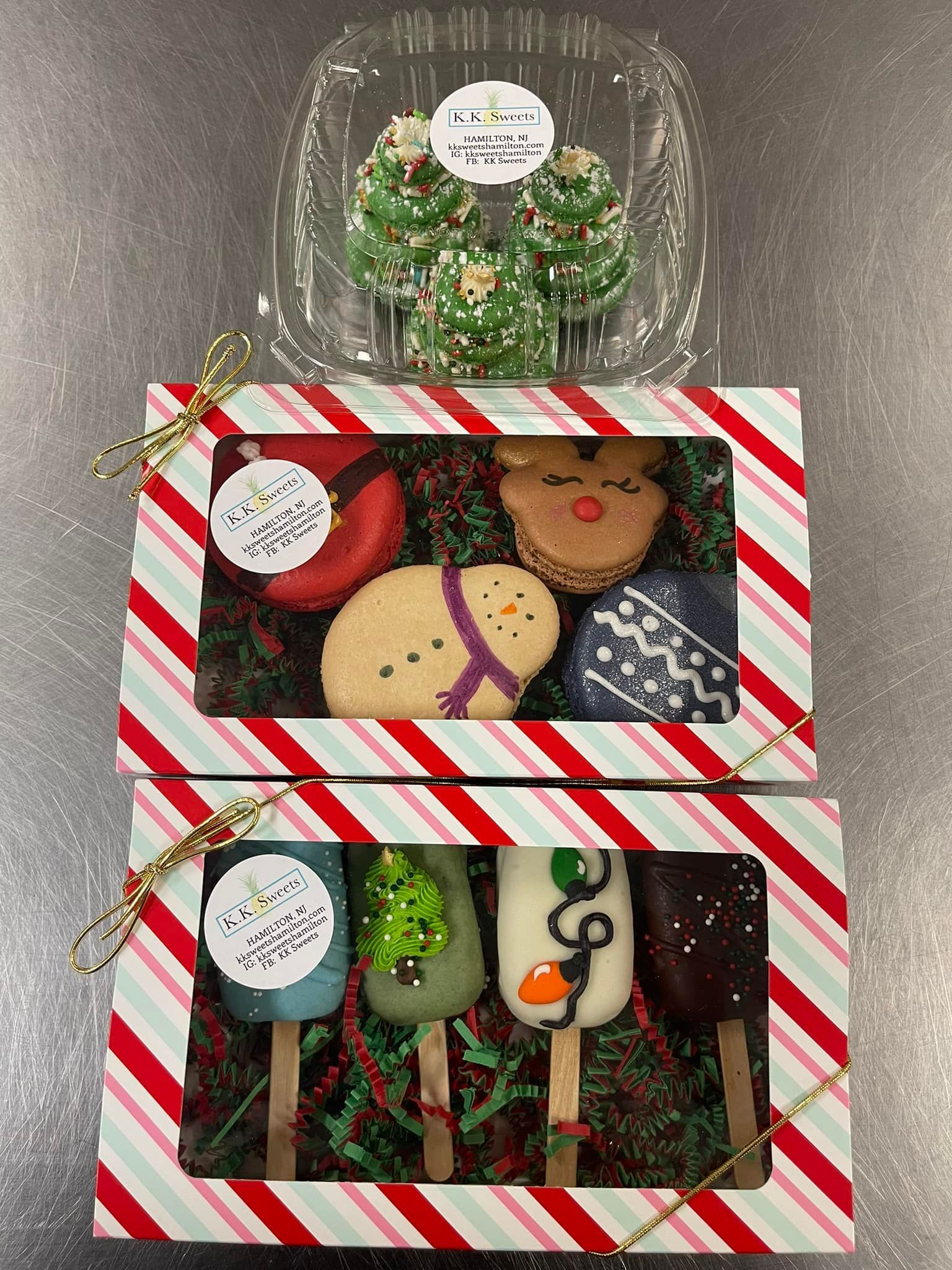 Christmas treats: cookies shaped as a snowman, reindeer, sock, popsicle cake pops, and Christmas tree cookies in festive boxes.