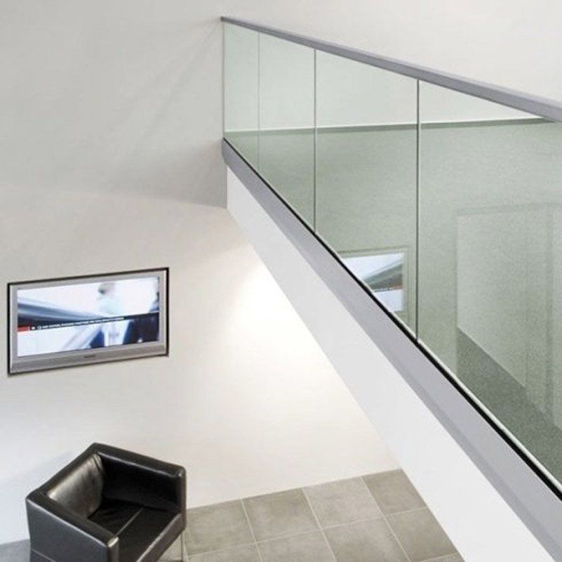 soppalco con balaustra in vetro