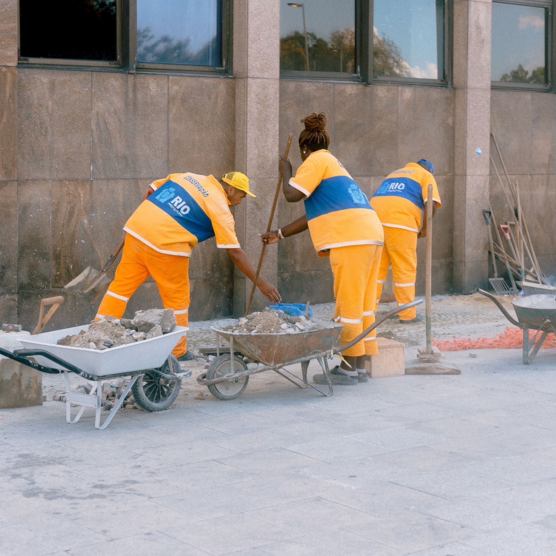 OUTDOOR CONSTRUCTION