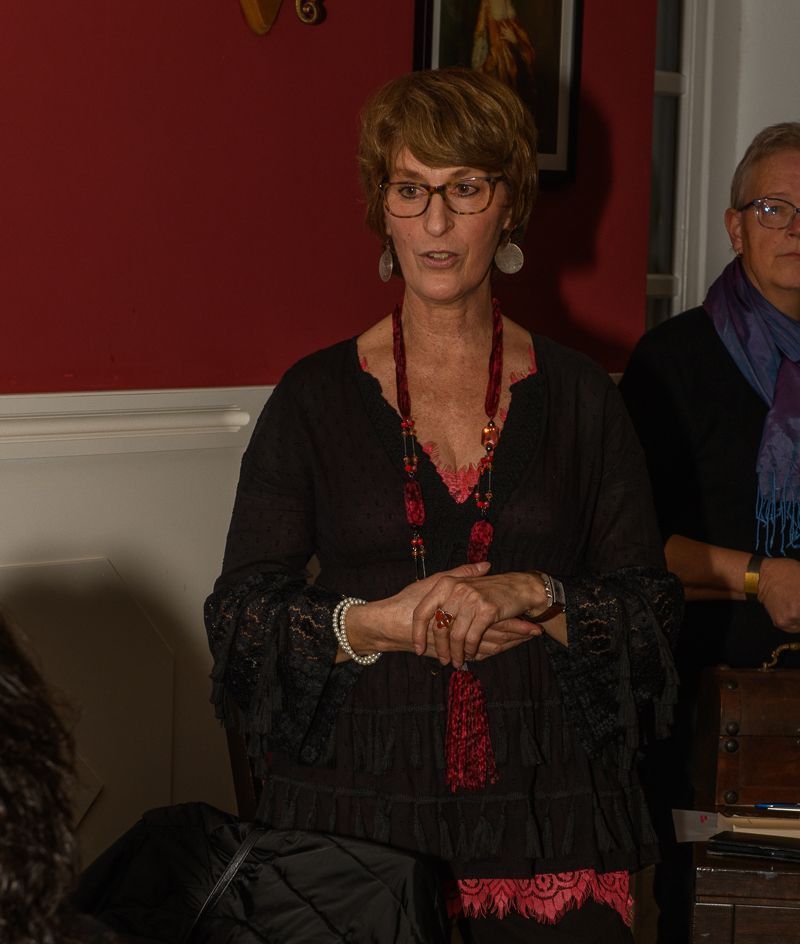 Dieses Dinner war kein »mit den Wölfen heulen«, sondern ein witziges, spritziges Rundumerlebnis, zu dem ich jederzeit wieder gehen würde!
Fenna