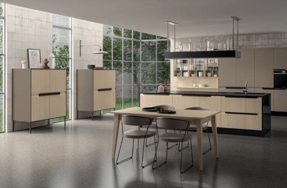 Tavolo, sedie e mobili per sala da pranzo