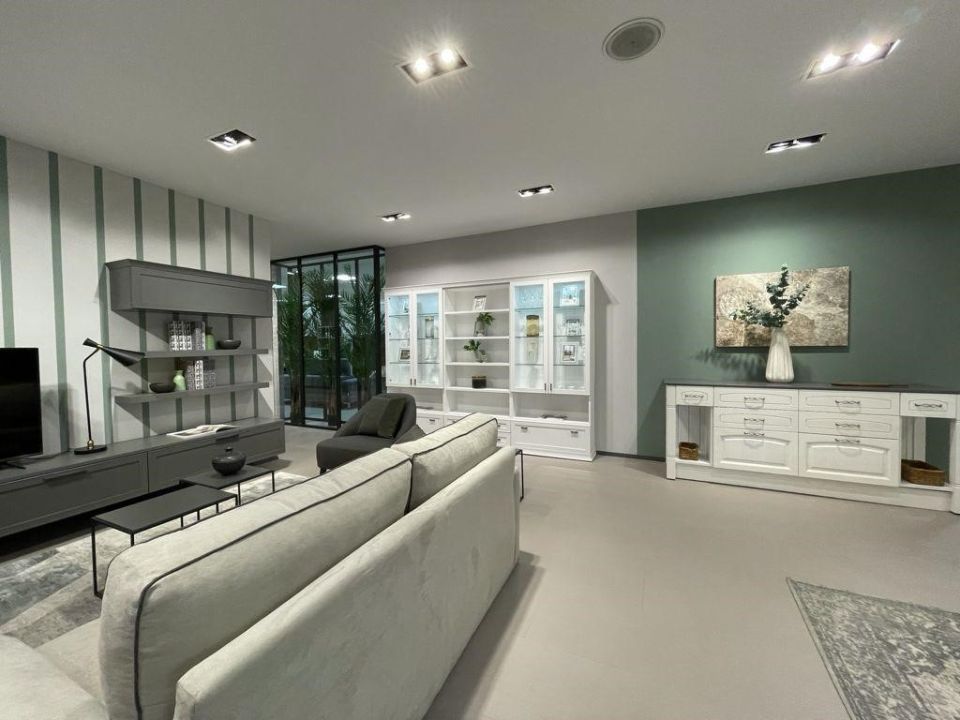 Soggiorno con divano componibile