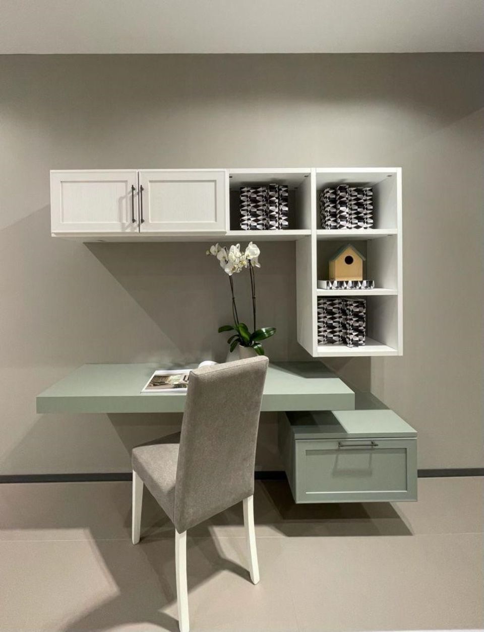 Mobili sospesi per soggiorno