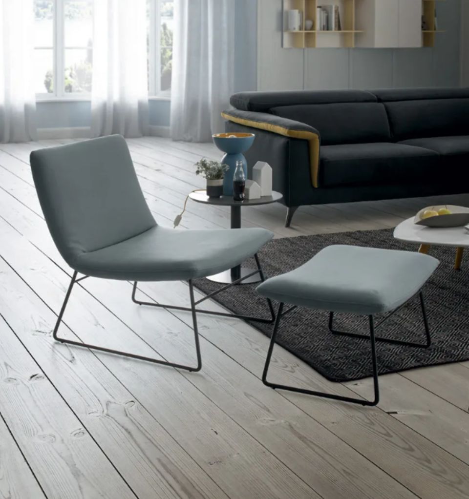 Poltrona con poggiapiedi