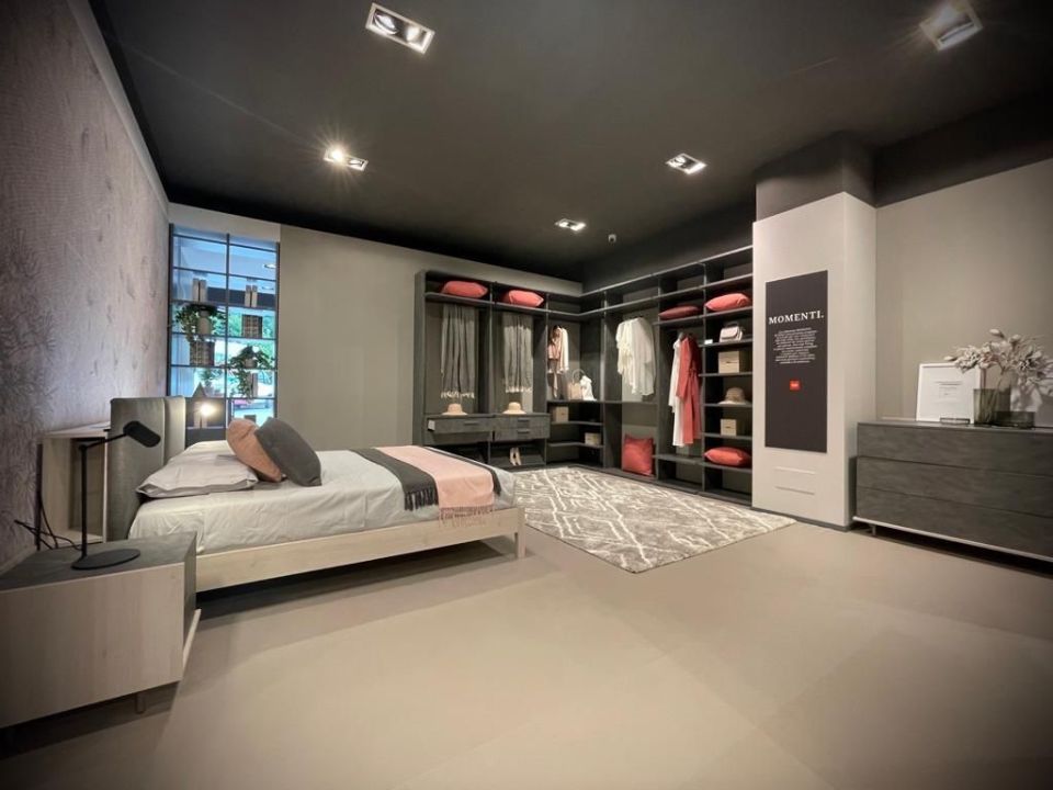 Camera da letto arredata in stile moderno