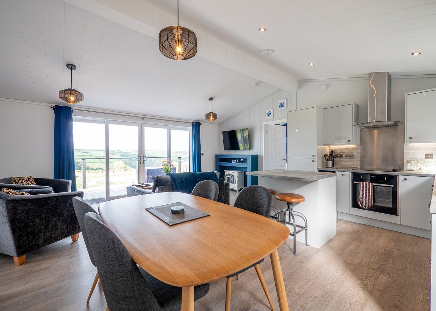 There is a dining table and chairs in the middle of the room.