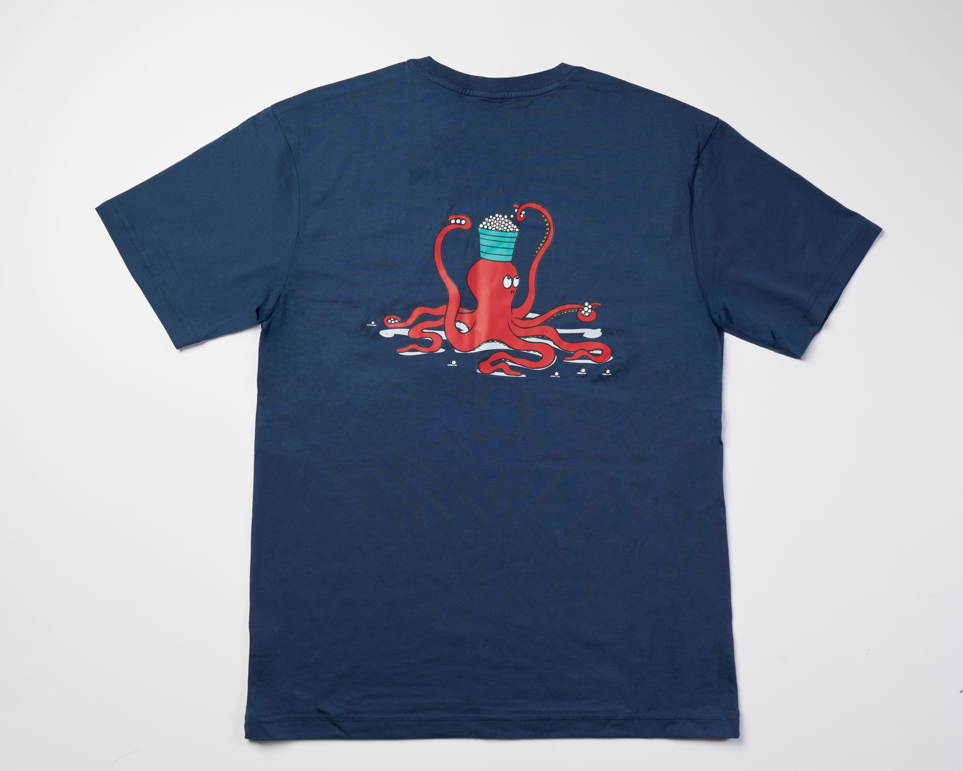 Golfer Guild SUPIMA® Kraken Caddie tee with golfing animal octopus design by Jonas Claesson.