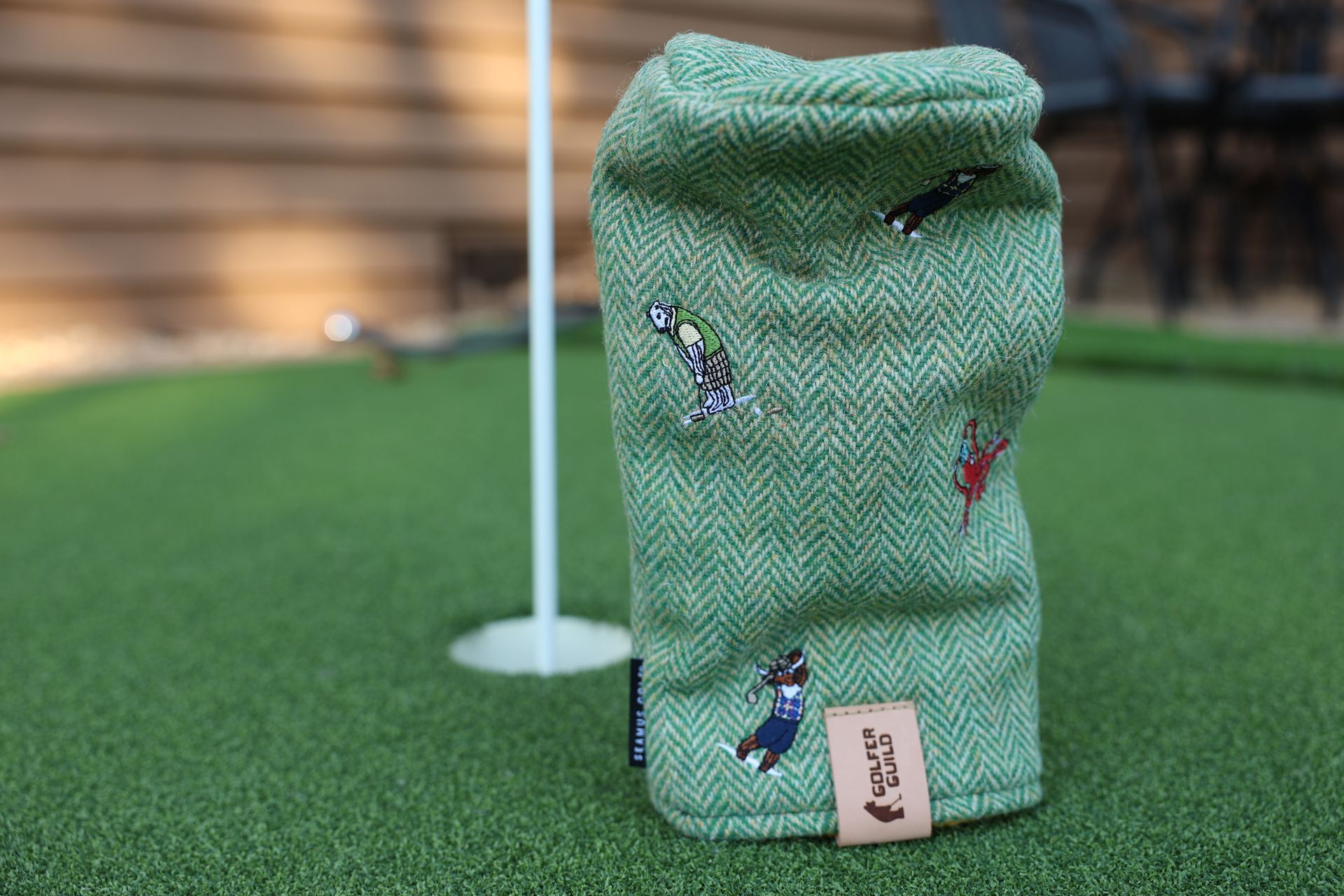 Golfer Guild Fescue Harris Tweed headcover hand-woven in Scotland with golfing animal pattern. Art by Jonas Claesson.