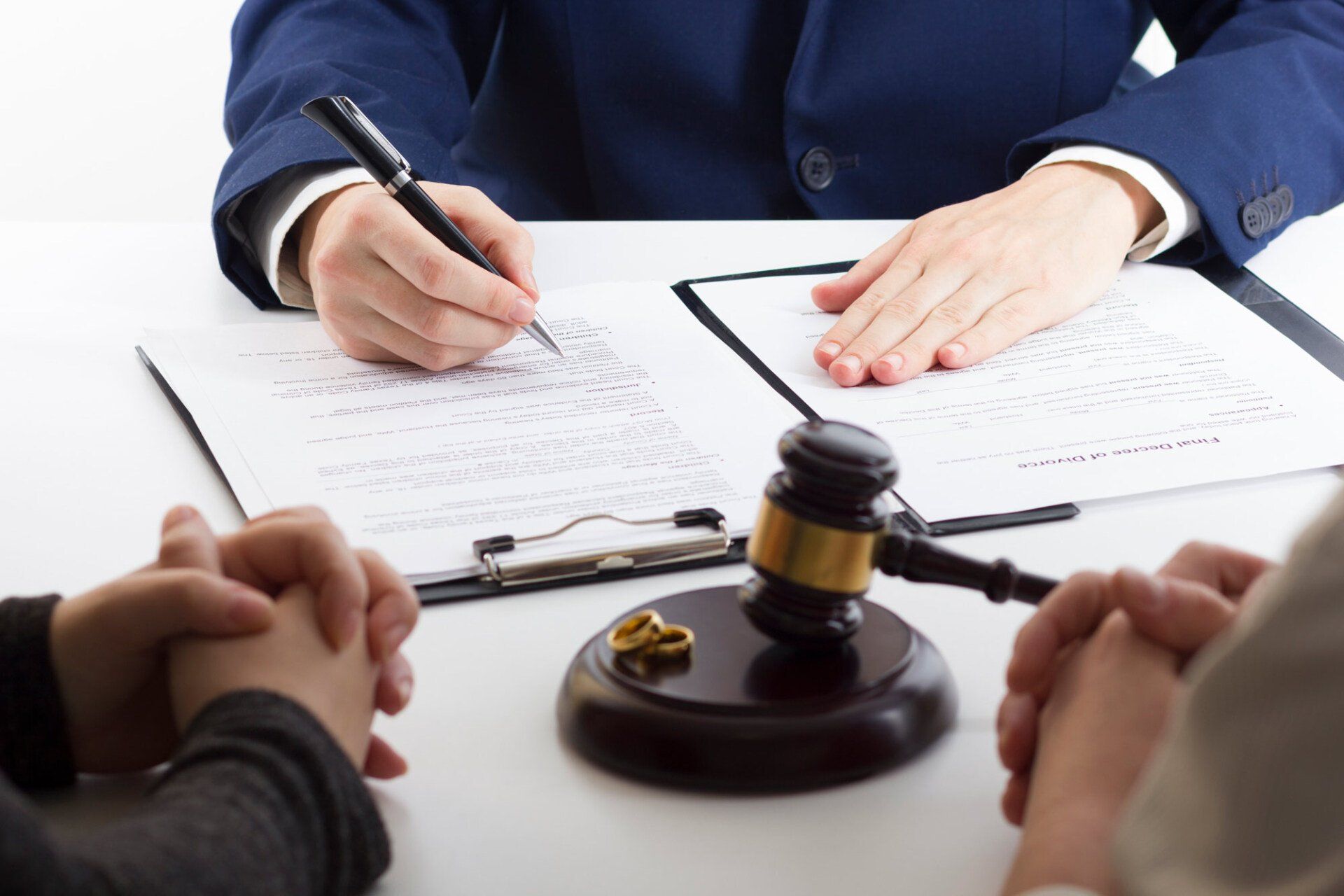 Couple filing for divorce | Richmond, NSW | Shaddicks Lawyers