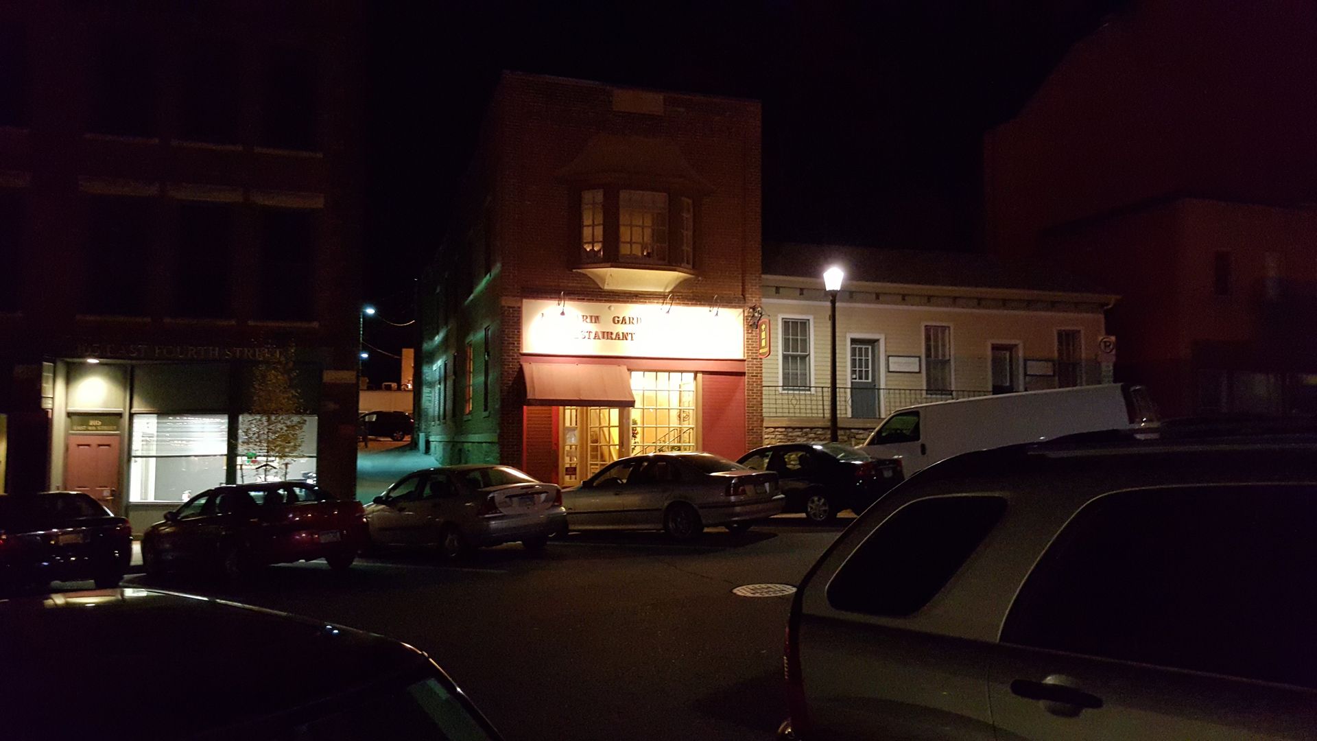 Night photo of Mandarin Garden Restarunt Northfield MN