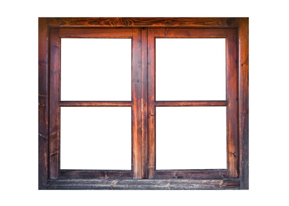 finestra in legno scuro