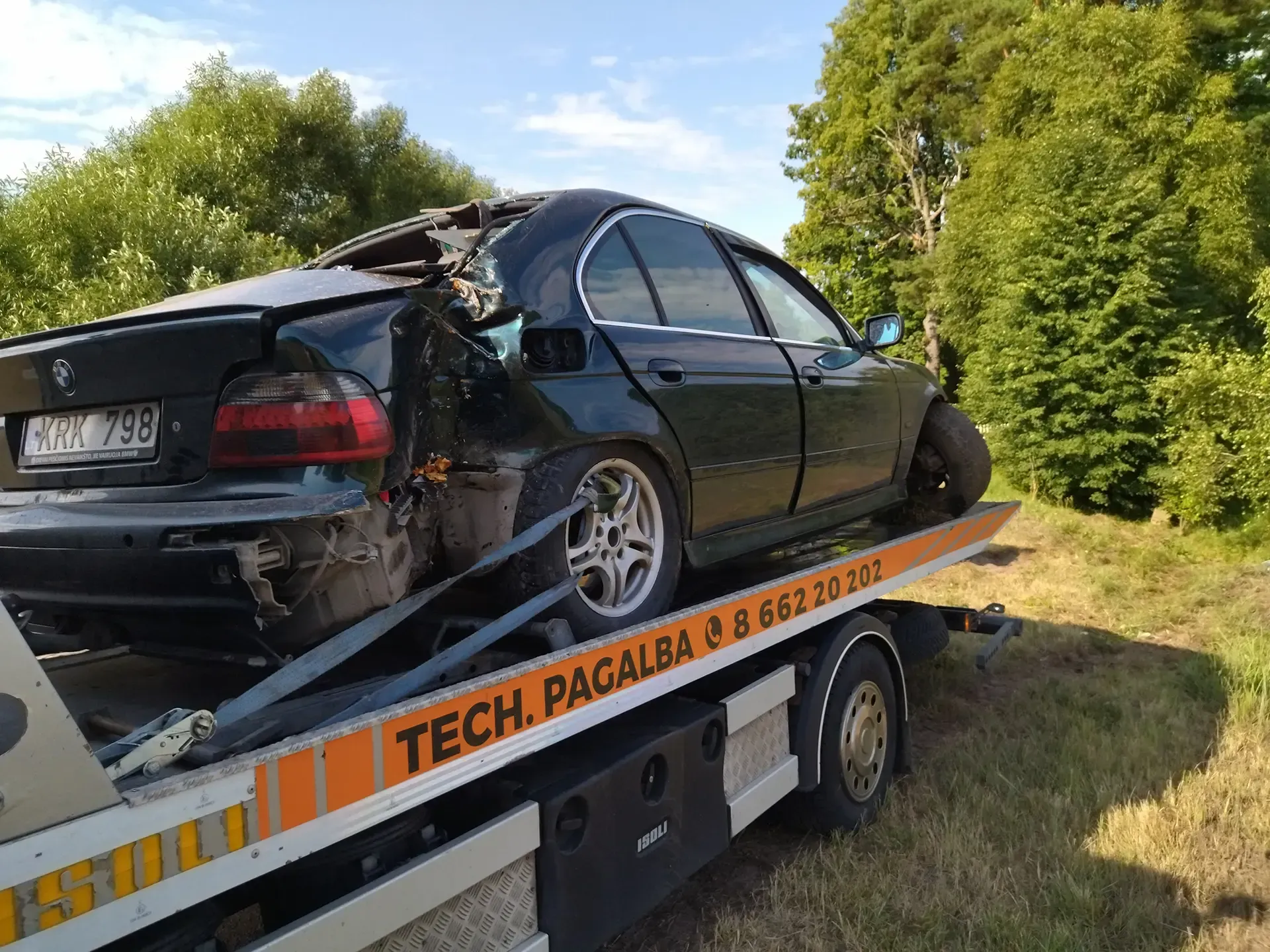 Automobilių transportavimas po avarijos