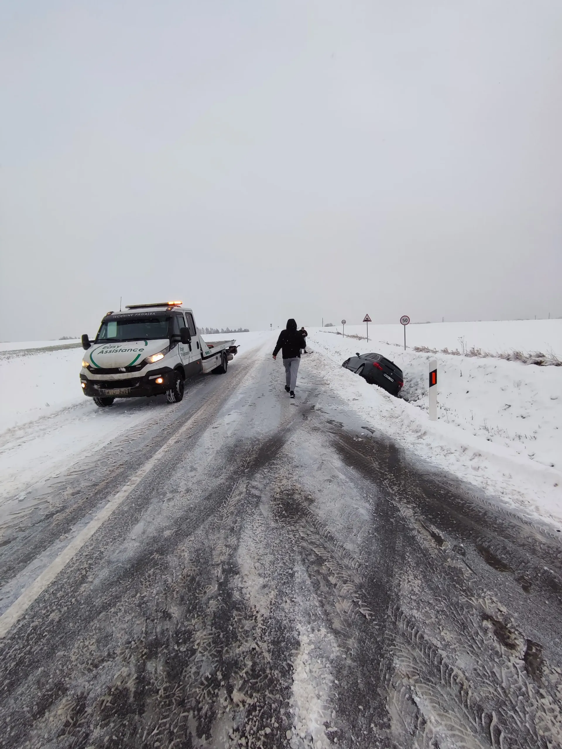Automobilių traukimas iš griovių