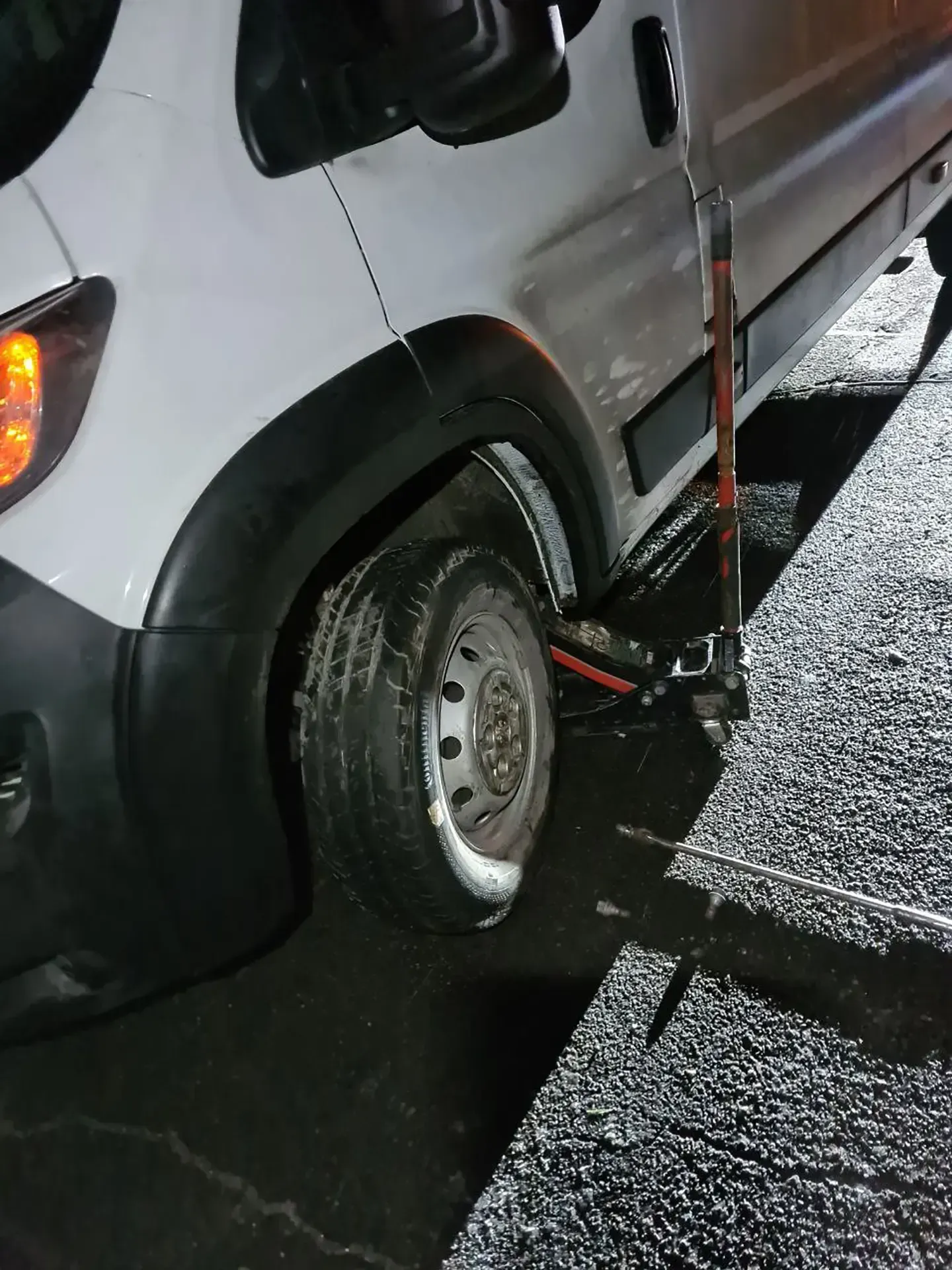 Ratų keitimas kelyje