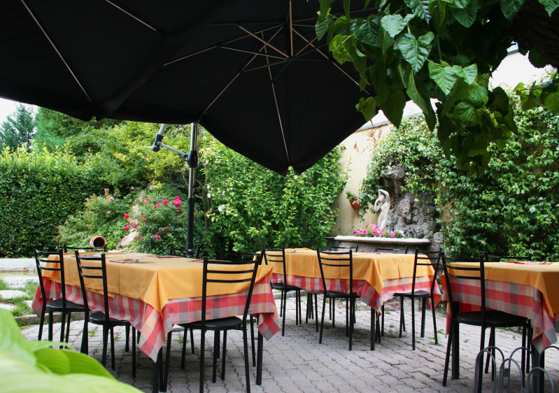 tavoli all'aperto
