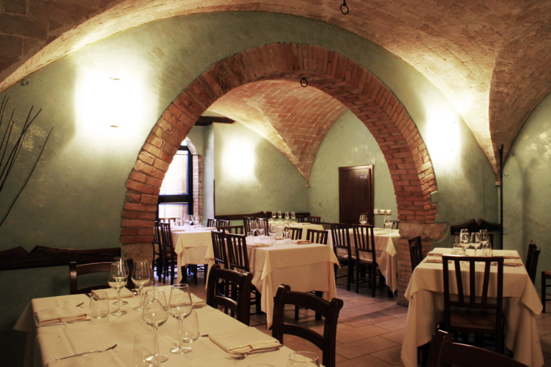 Interni della trattoria Rossi