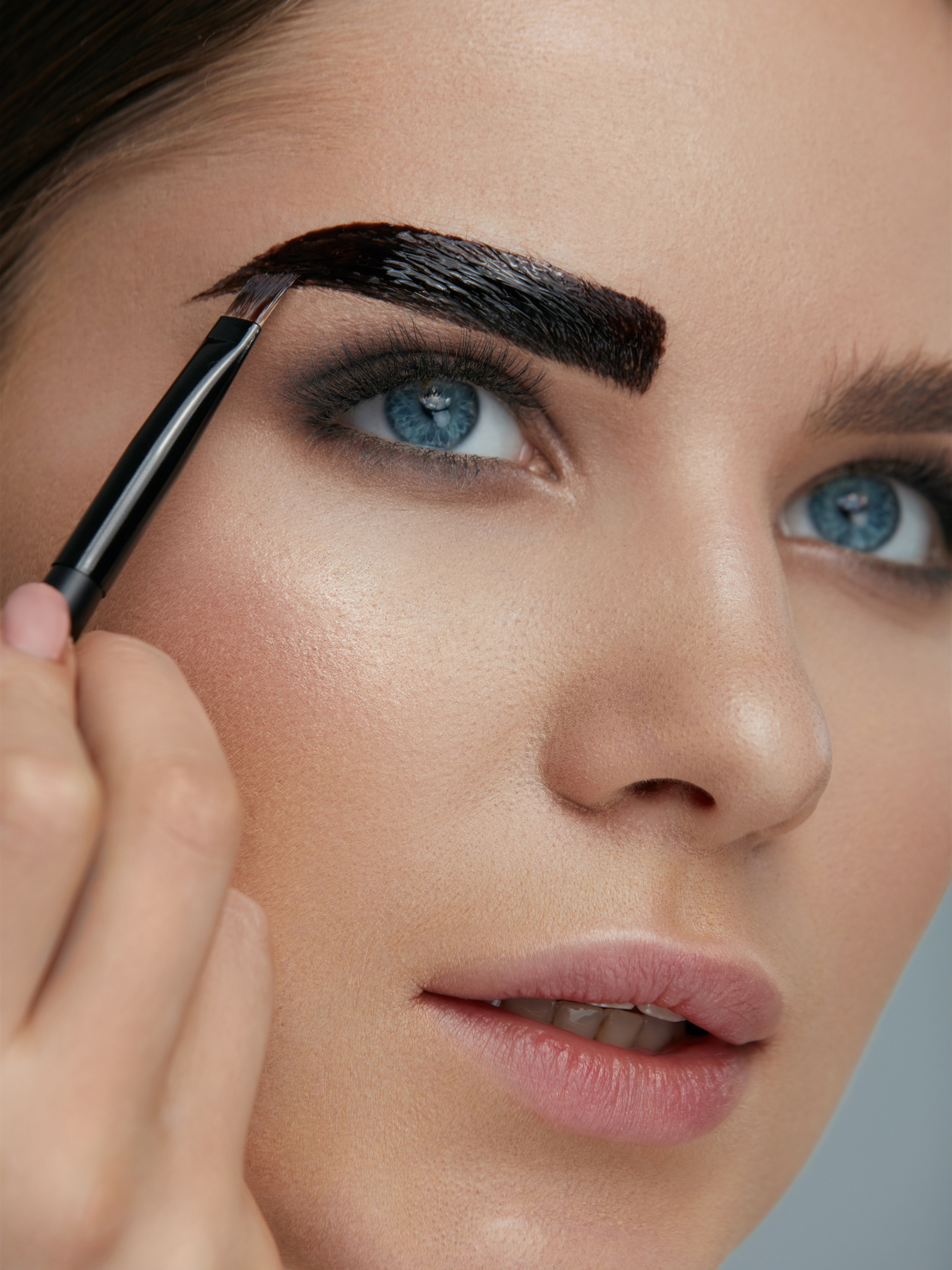 woman getting eyebrow lamination