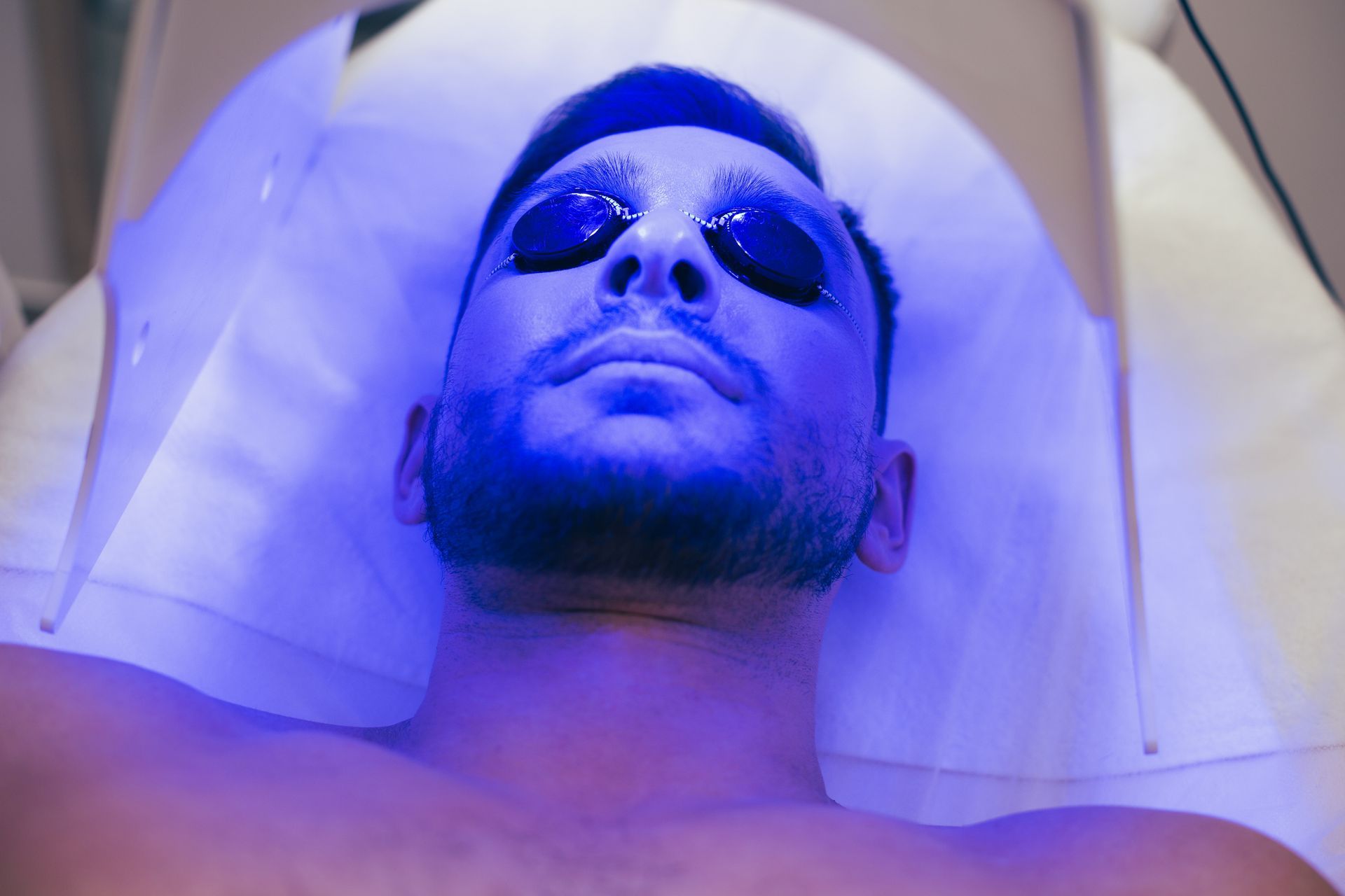 man getting blue light therapy