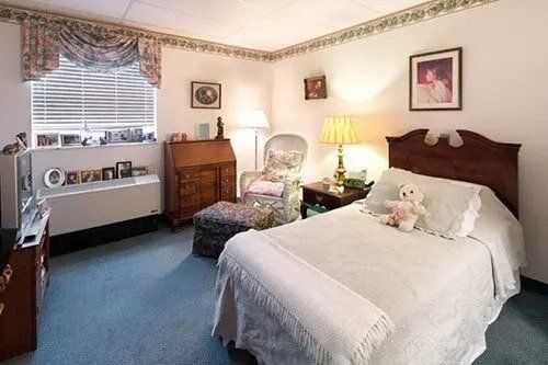 Senior Bedrooms – Beaver Falls, PA – Cambridge Village