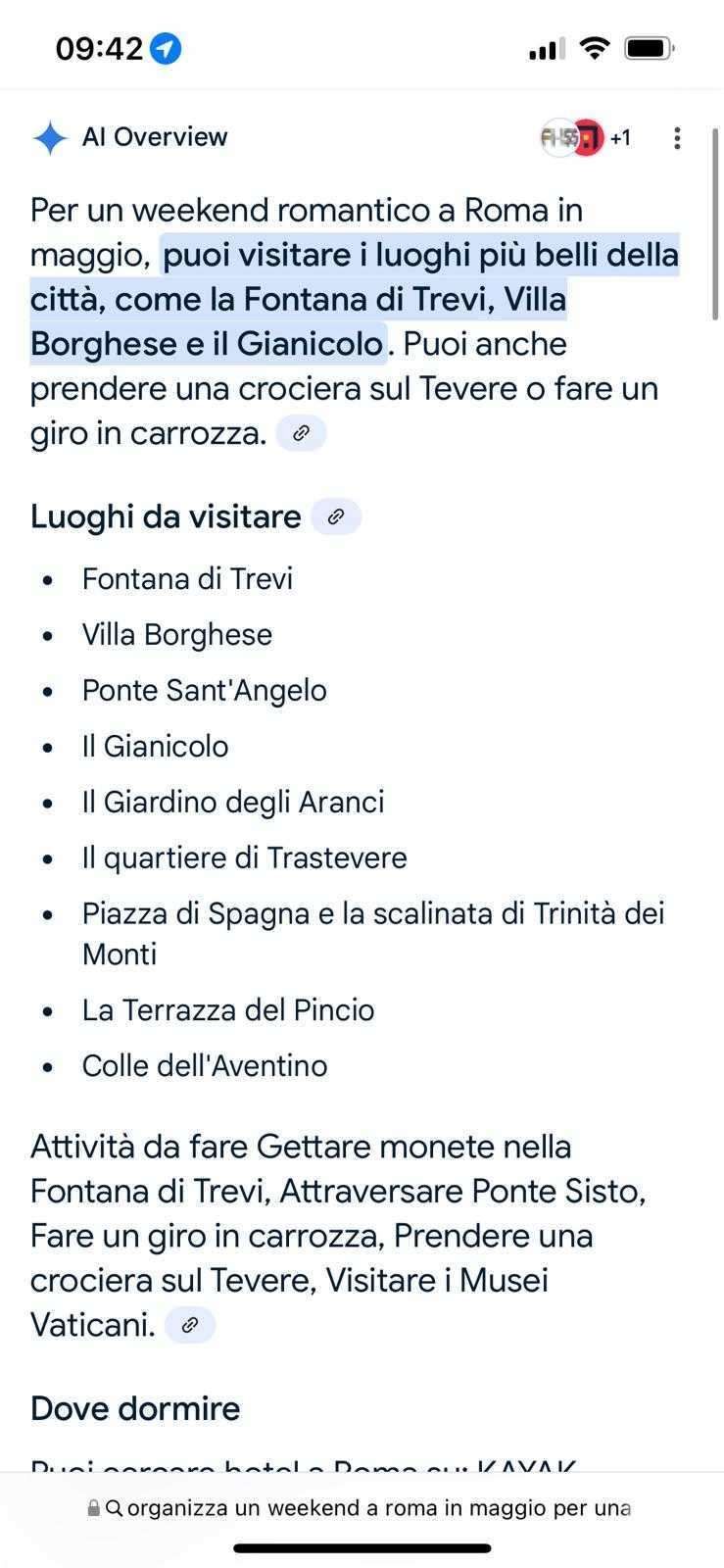 Sullo schermo di un telefono viene visualizzata una guida turistica su Roma: attrazioni, attività e dove alloggiare.