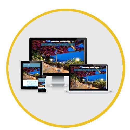 Più dispositivi visualizzano lo stesso sito web: desktop, tablet, laptop e telefono.