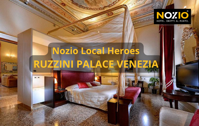 Camera d'albergo al Ruzzini Palace Venezia, con letto a baldacchino, arredamento elegante e logo 