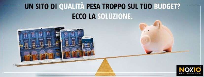 Un concept di progettazione di un sito web in equilibrio su un salvadanaio su un'altalena, con testo in italiano.