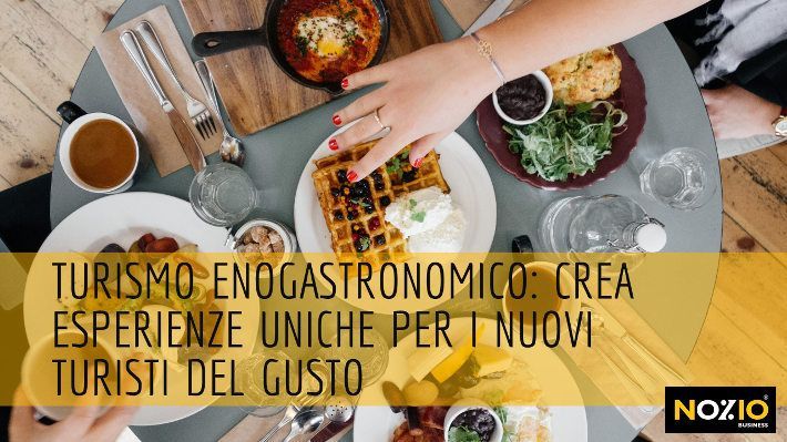 Mani che prendono del cibo su un tavolo con vari piatti, testo sovrapposto: 