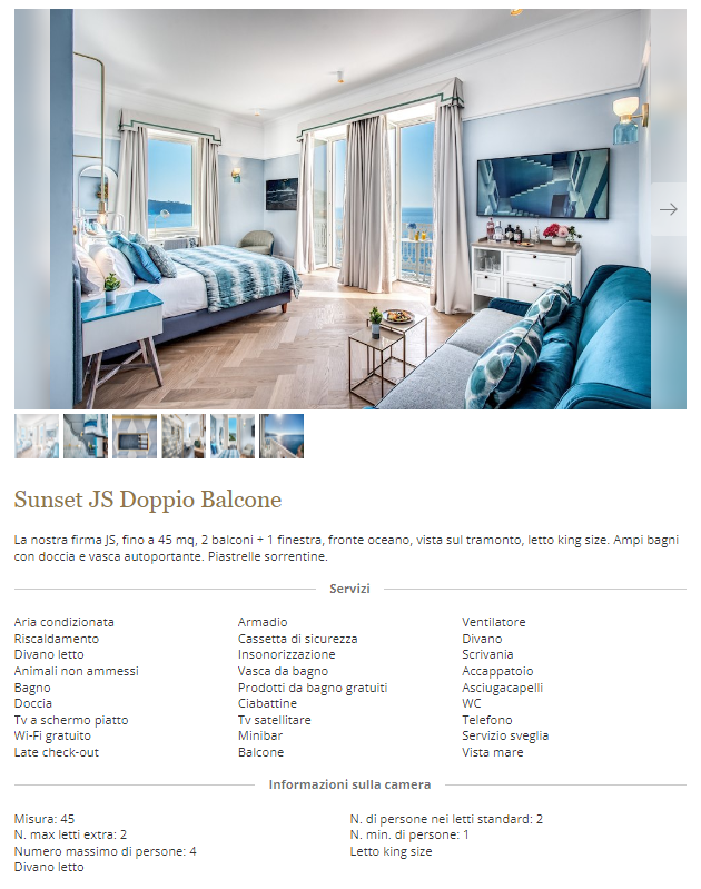 Camera d'albergo con letto, divano, balcone con vista e lista di comfort.
