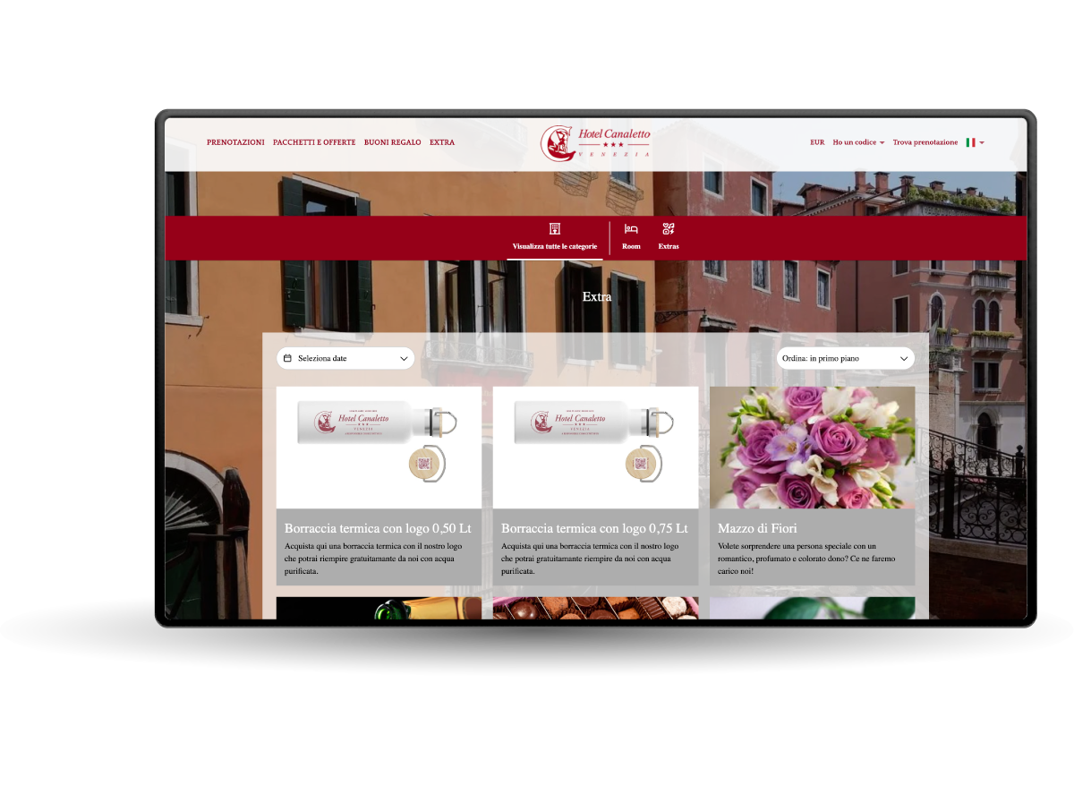 La homepage del sito web presenta tre prodotti in evidenza con testo e immagini, ambientati in una strada veneziana.