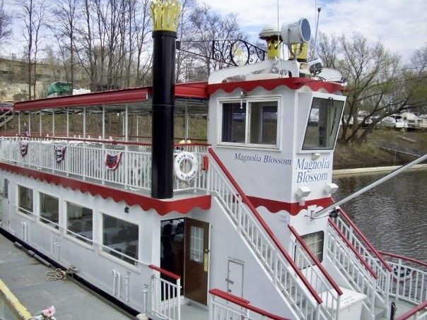 Riverboat Cruises in St Paul, MN | Magnolia Blossom Cruises