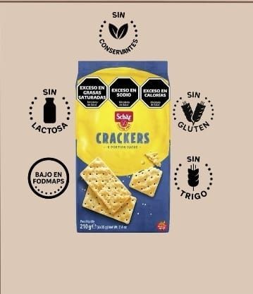 El paquete de galletas Schar lleva etiquetas que indican que son sin gluten, sin lactosa, bajas en FODMAP y sin conservantes.