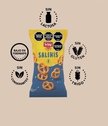 Una bolsa de pretzels Schär Salinis rodeada de iconos que indican que no contiene gluten, trigo, lácteos y es baja en FODMAP.