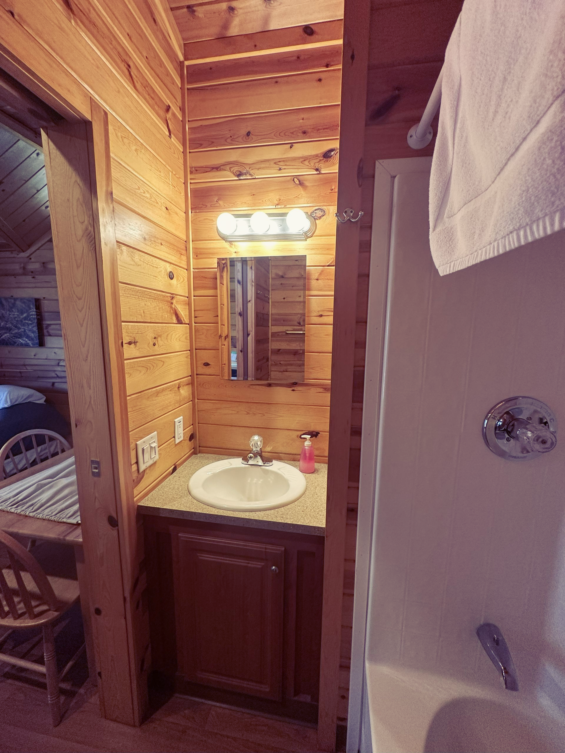 Cabin 2 - Bathroom