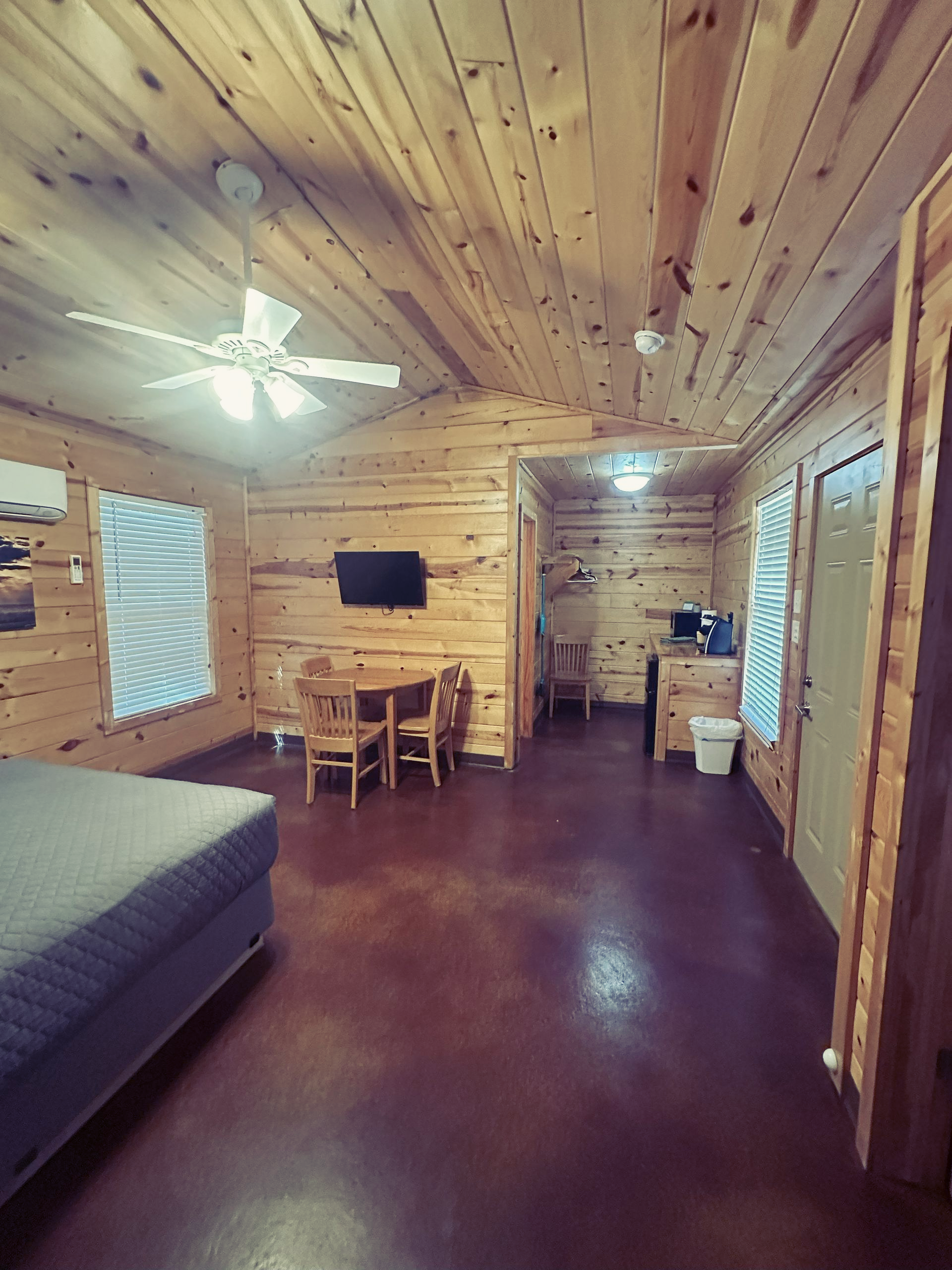 Cabin 4 - Inside