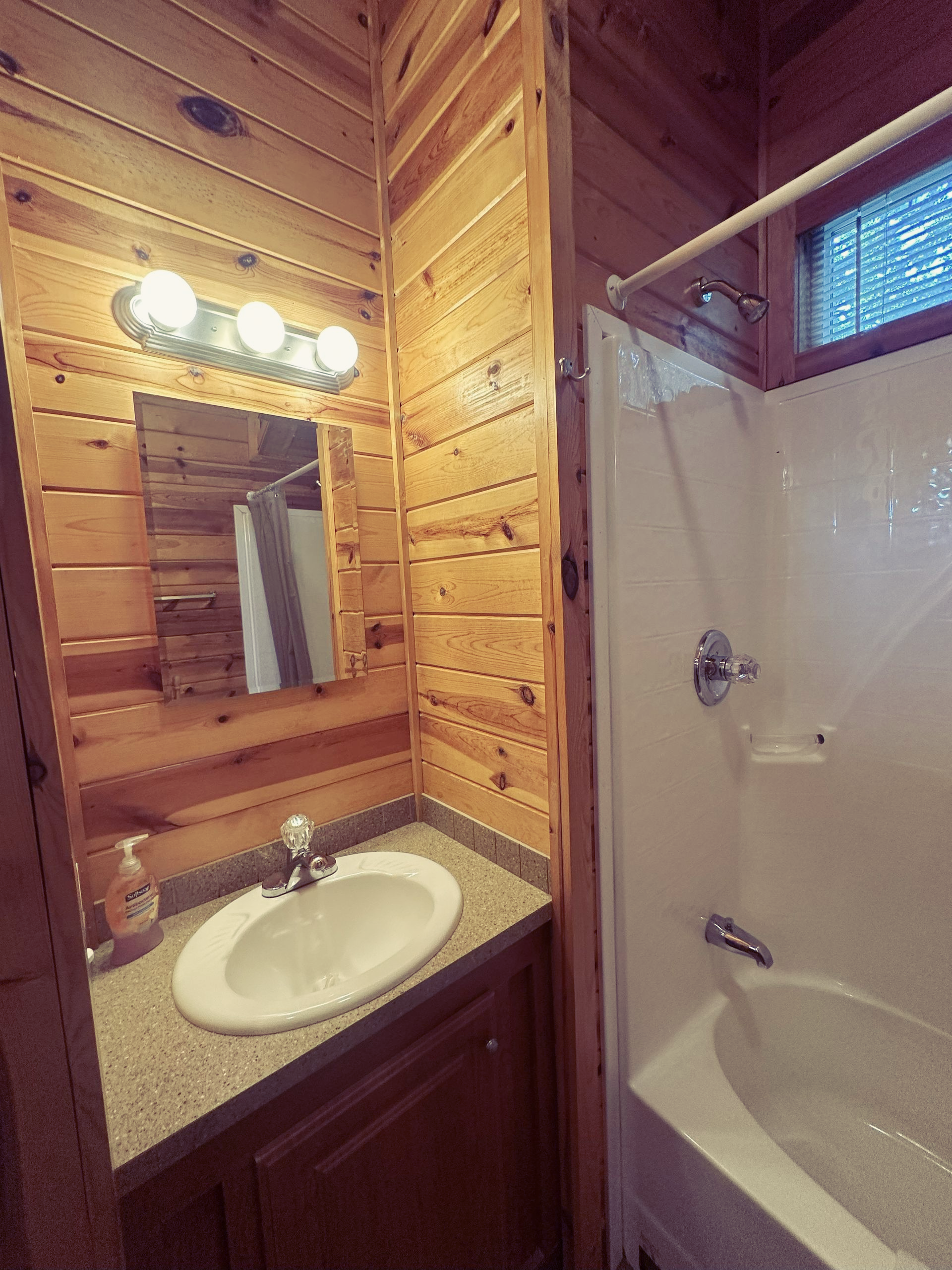 Cabin 5 - Bathroom