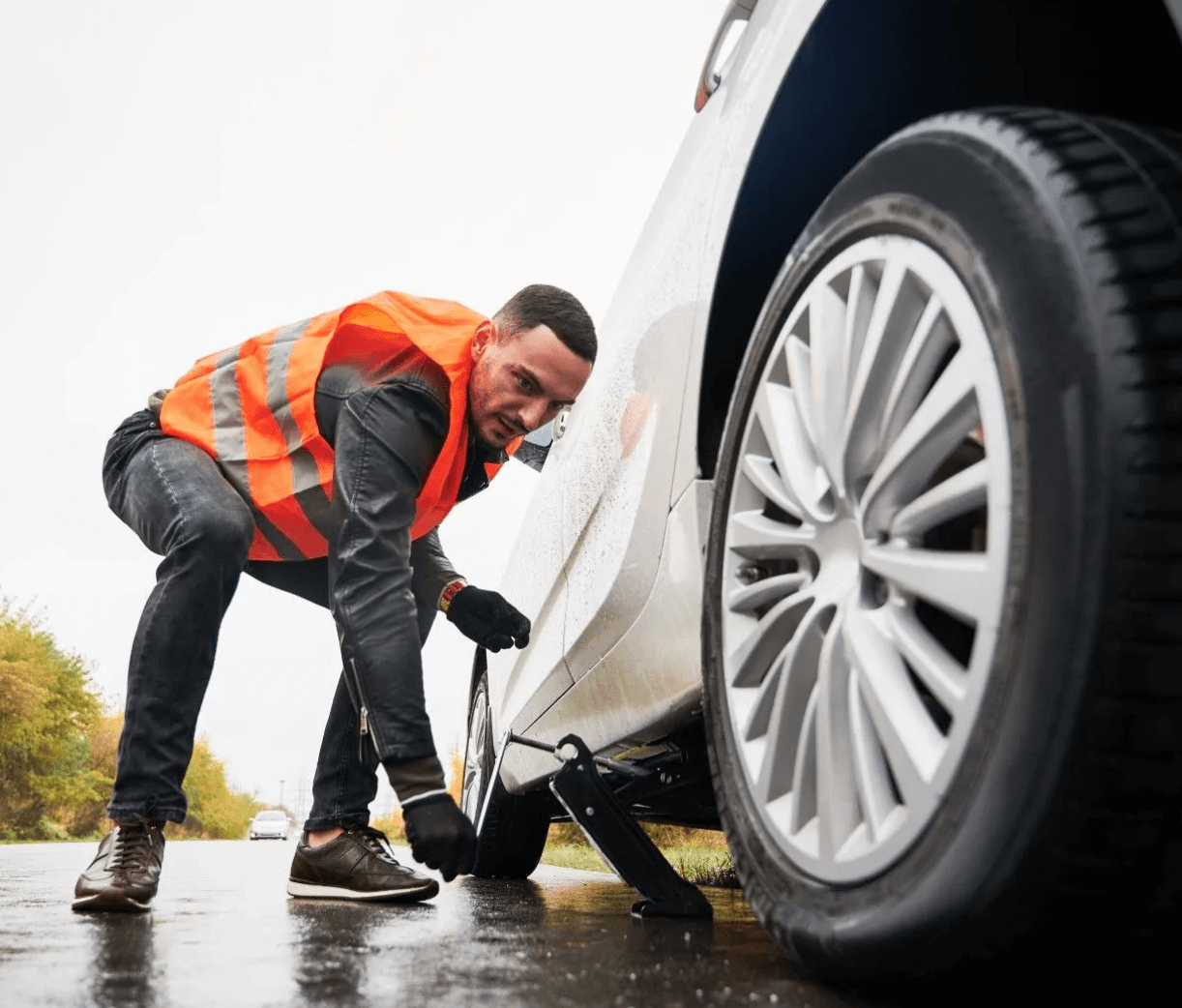 local towing company provides roadside assistance to a citizen in Clifton, NJ