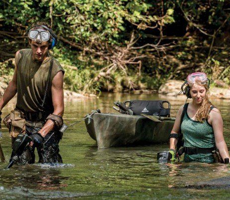metal detector in acqua