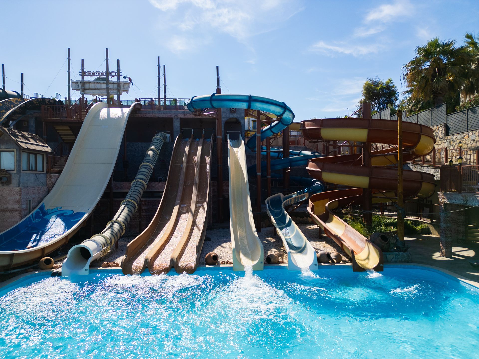 Denize sıfır konumu ve eşsiz manzarasıyla Cactus Fleur Beach, Yalıkavak’ta unutulmaz bir tatil sunuyor.