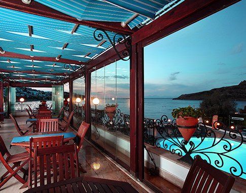 Cactus Fleur Beach Hotel, Restaurant&Bar Sailor Bar