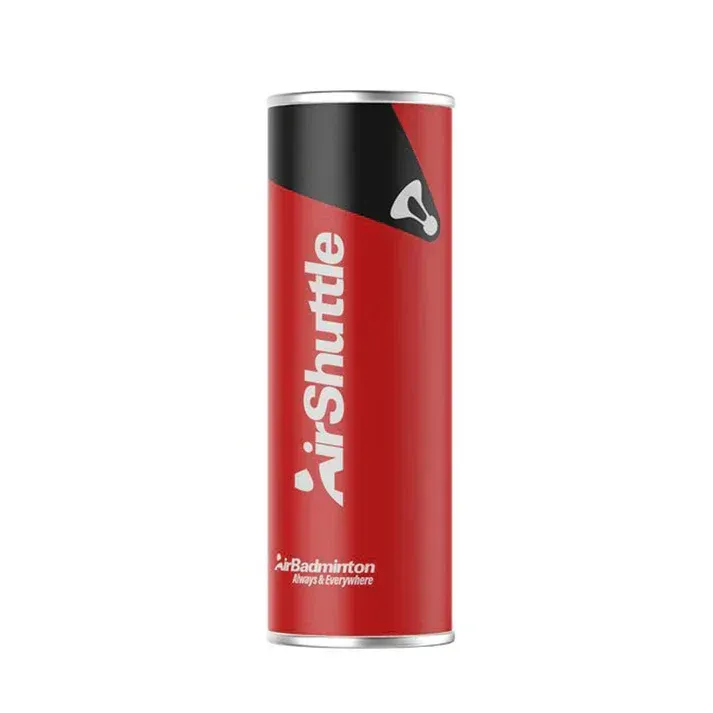 Een rood en zwart blikje air shuttle badmintonballen op een witte achtergrond.