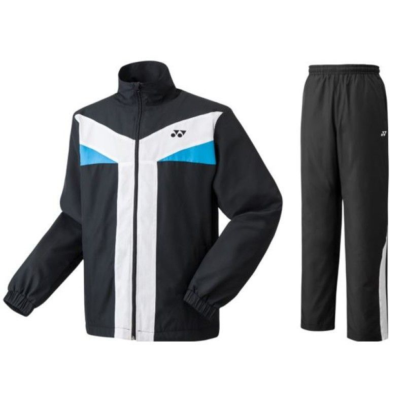Een zwarte jas en broek met een blauwe en witte streep