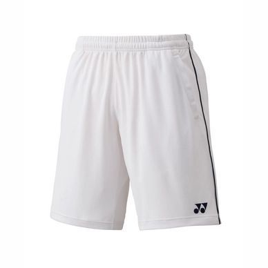 Een witte korte broek met een zwarte streep aan de zijkant.