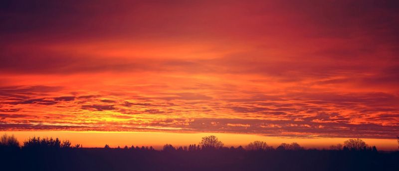 Roter Nachthimmel am Abend