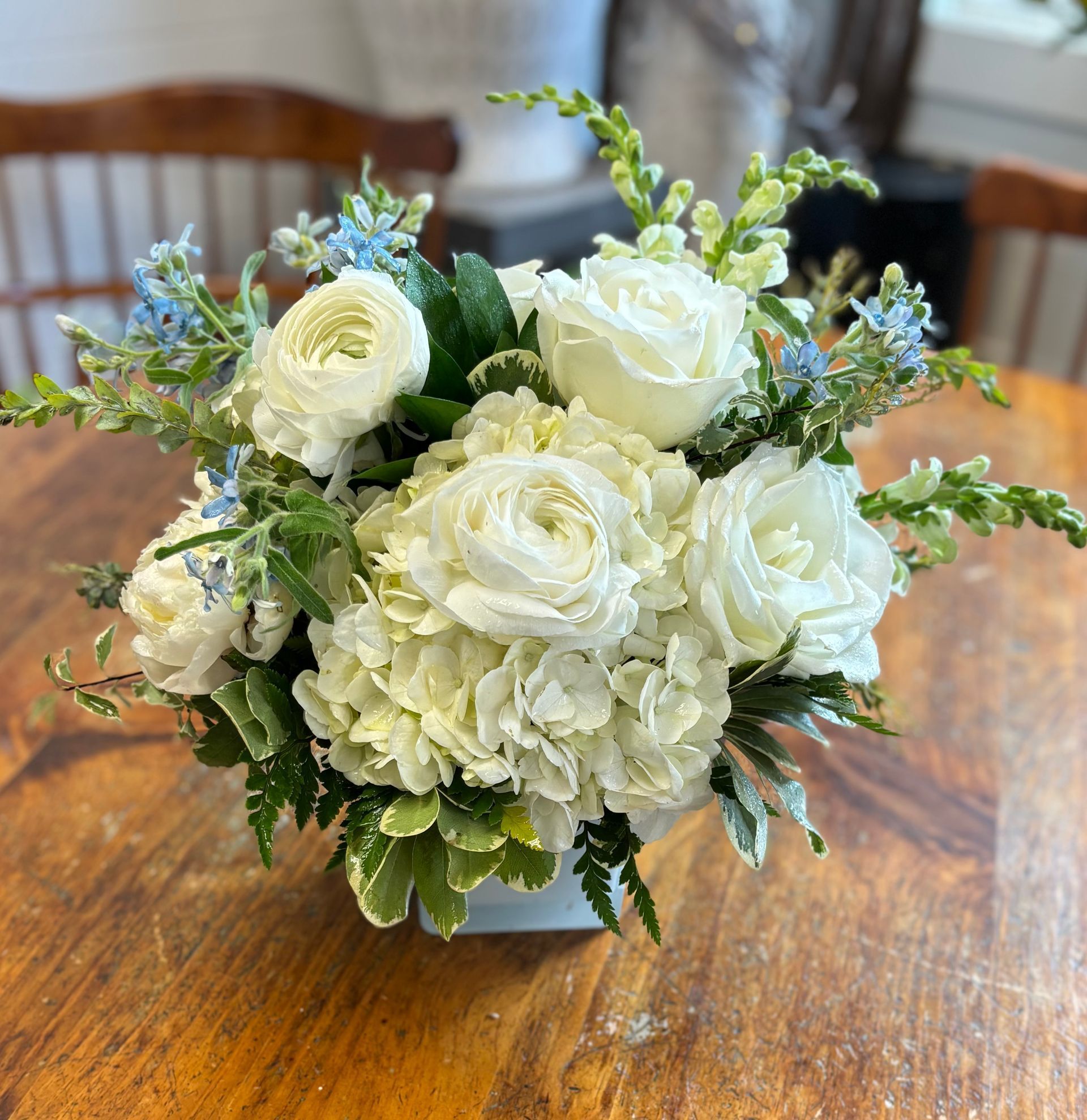 Table Arrangement with White Roses and Hydrangea