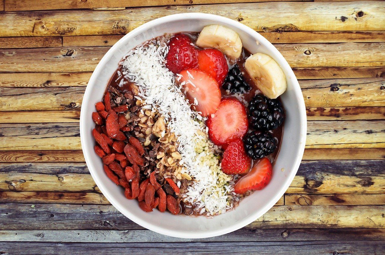 bowl of fruit high in fiber for cal state games athletes