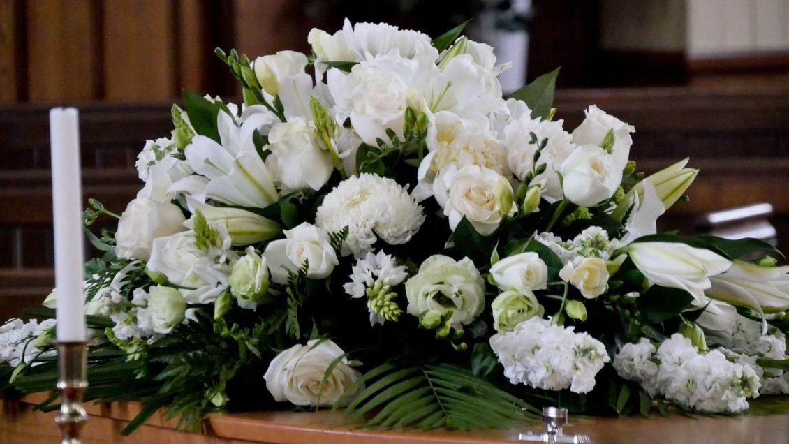 fiori bianchi per funerali