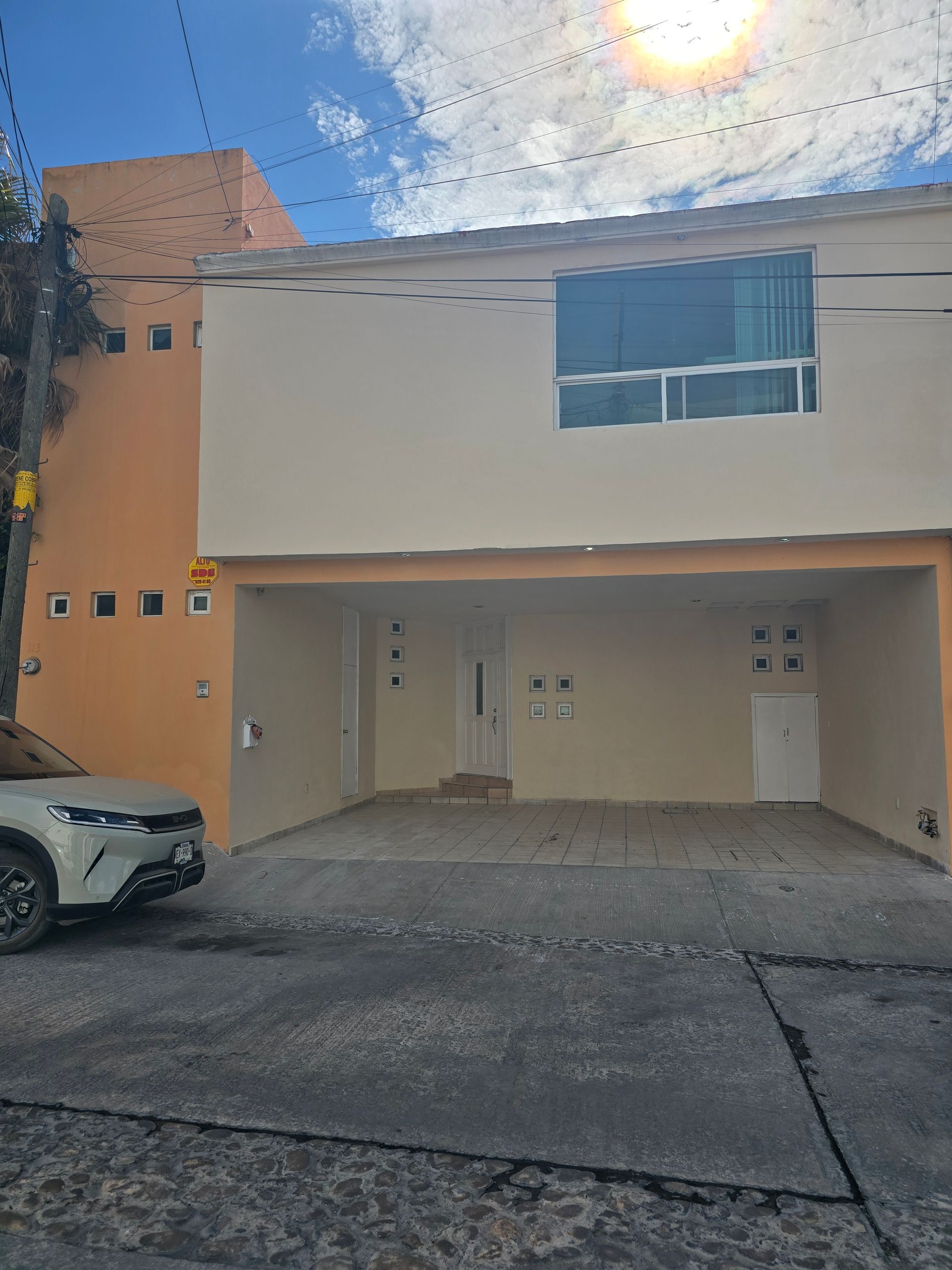 ?*SE RENTA CASA GRANDE EN RINCON DEL CAMPO, LOMAS 4TA SECCIÓN*? *SAN LUIS POTOSÍ*.